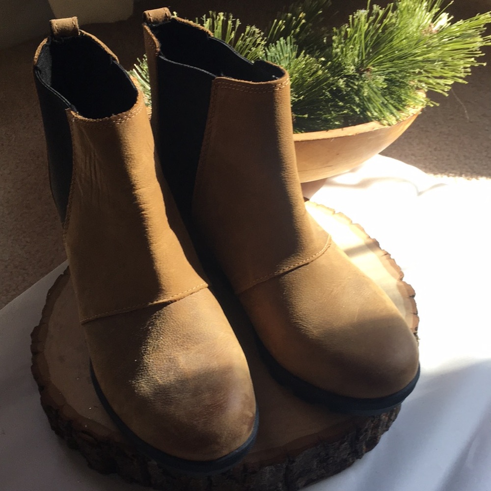 I bought these new online and wore them once.